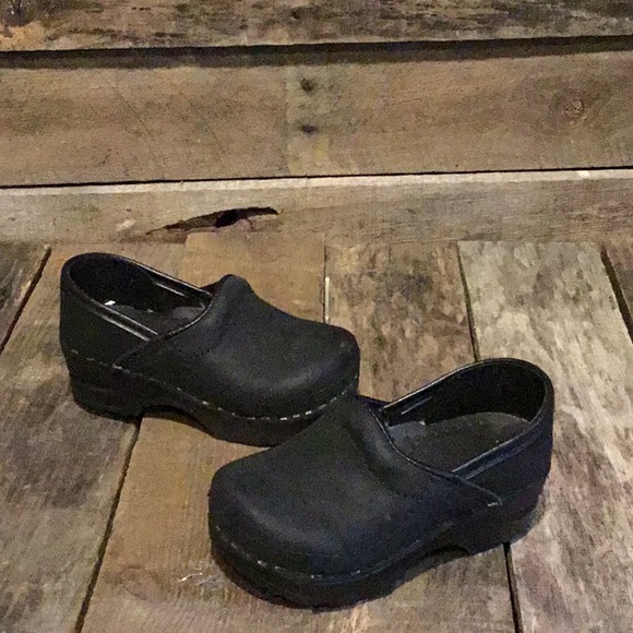 dansko youth clogs